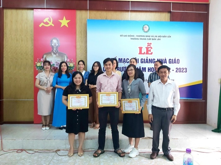 Description: C:\Users\Administrator\Desktop\Hoi giang\New folder\z4140721290600_82275d08d6a11fde3acd30f648f43643.jpg